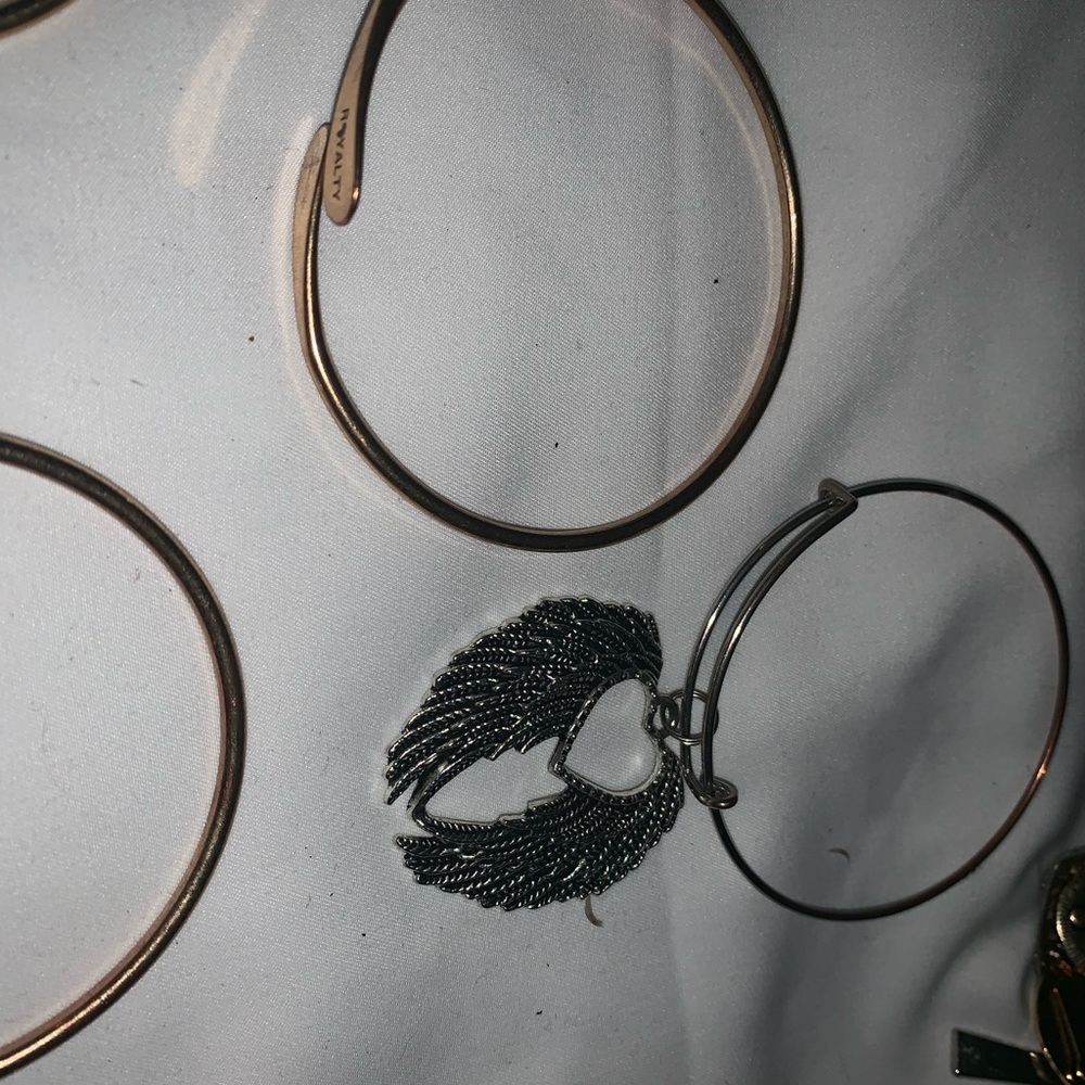 Bracelets - Picture 5 of 6